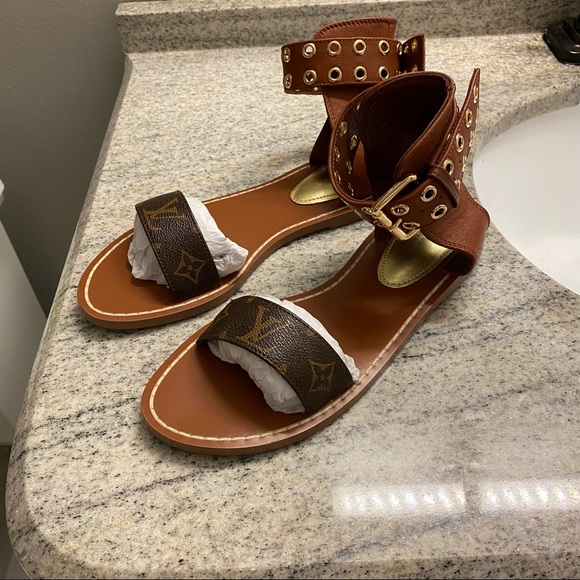 LOUIS VUITTON PASSENGER FLAT SANDAL - Picture 2 of 6